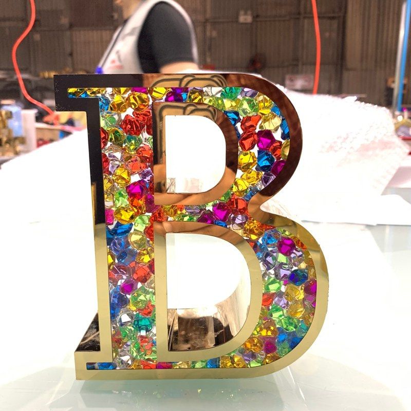 Chu-noi-xuyen-sang-Acrylic-gia-da-10