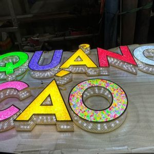 bang-hieu-chu-noi-mat-crylic-gia-da-da-sac–5 (1)