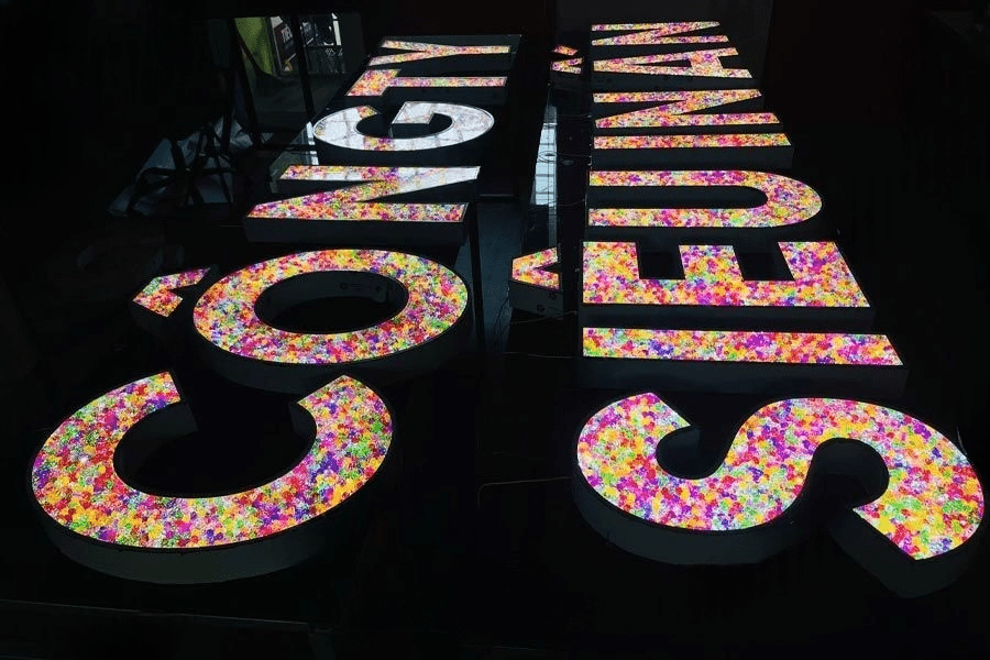 chu-inox-mat-acrylic-gia-da-2