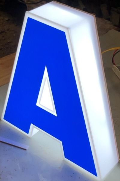 chu-noi-mica-hong-mica-sang-den